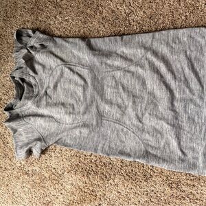 lululemon athletica Heather Gray Short Sleeve Tee